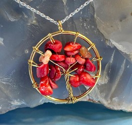 آویز سنگ مرجان طرح درخت زندگی رنگ قرمز