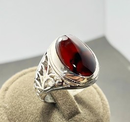 انگشتر عقیق سرخ یمنی  رکاب نقره طرح فیلی شبکه ای