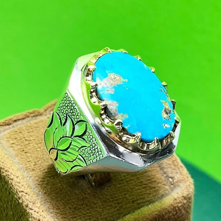   انگشتر فیروزه نیشابوری قلم زنی شده رکاب نقره دور برنجیمحصول