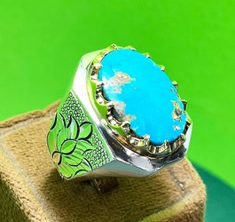 انگشتر فیروزه نیشابوری قلم زنی شده رکاب نقره دور برنجی