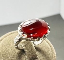 انگشتر عقیق سرخ یمنی رکاب نقره طرح صفوی دورچنگ