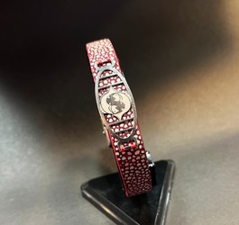 دستبند چرم قرمز مردانه با پلاک نقره 