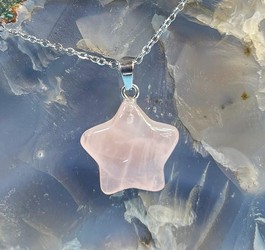 آویز سنگ رز کوارتز طرح ستاره رنگ صورتی