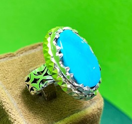 انگشتر فیروزه نیشابوری رکاب نقره شبکه ای دور برنجی