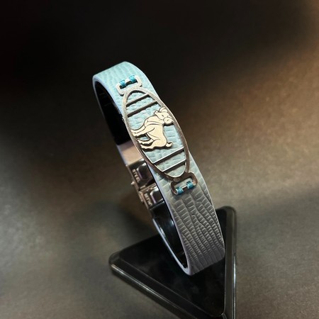   دستبند چرم آبی با پلاک نقره عیار 925 محصول